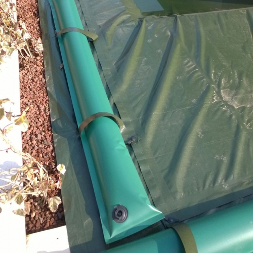 Particolare della copertura di una piscina